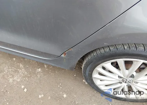 2013 Volkswagen Jetta 2.5L Sel z USA, uszkodzony, nr VIN 3VWLP7AJ8DM400011